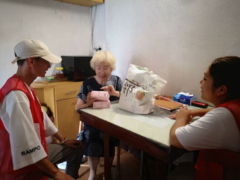 小小“友邻包”,让居民发出这样的感叹:远亲真的不如近邻!