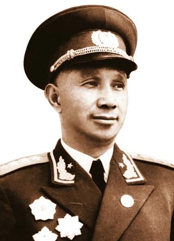 粟裕大将习武史：拿癞蛤蟆练习枪法，被国民*党**传言有三头六臂