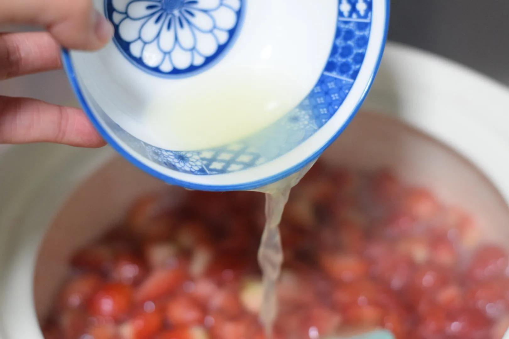 草莓酱怎么熬制保存久,草莓酱怎么熬制储存时间长