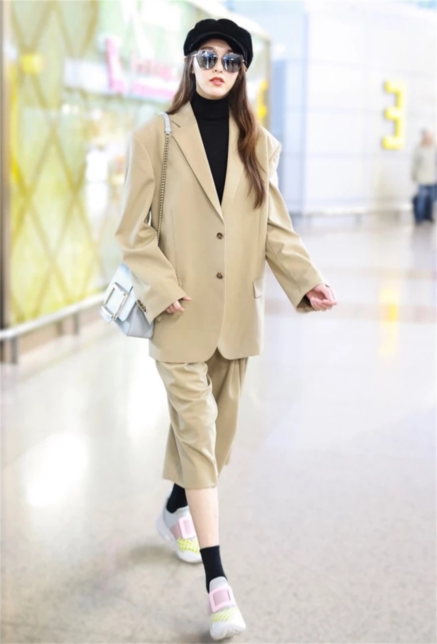 唐嫣粉色西装造型气场全开,难怪35岁的唐嫣穿衣风格惊艳