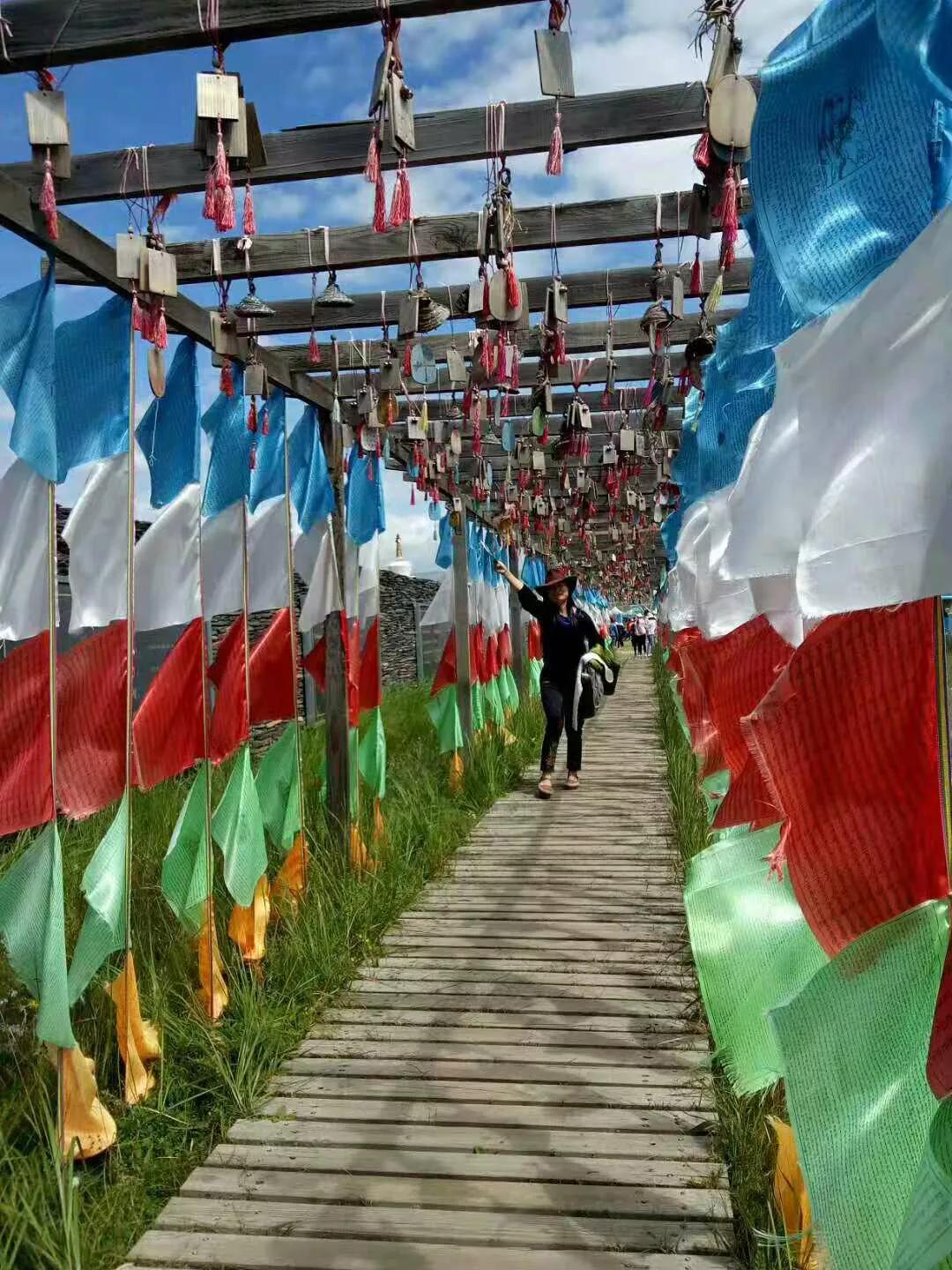 去青海湖的路上,青海湖的达玉部落咋样