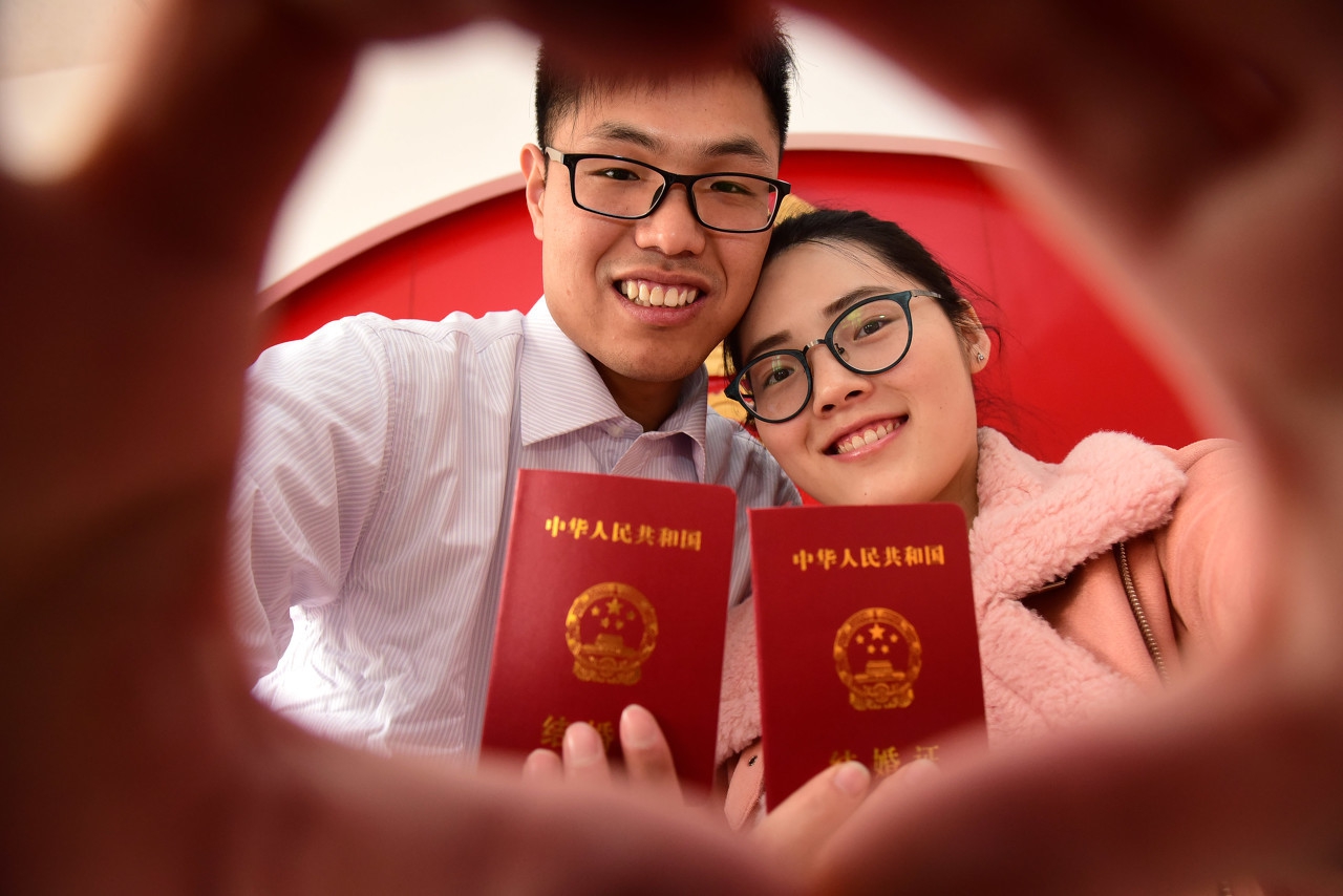 2022办理离婚手续需要哪些证件,男方单方面申请离婚需要什么手续