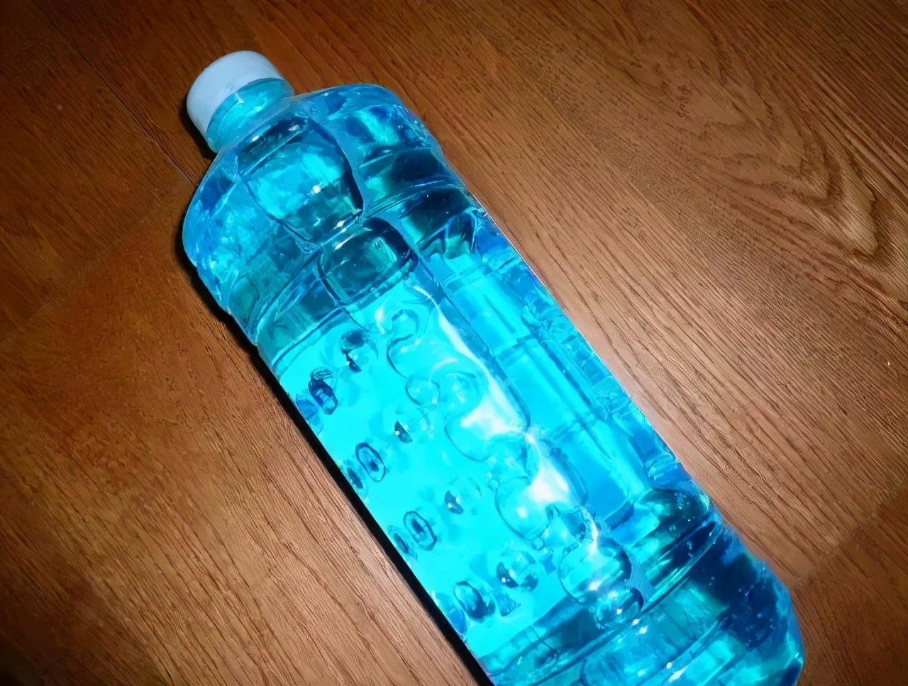 凯美瑞玻璃水冻了怎么解决,汽车玻璃水冻了解决办法