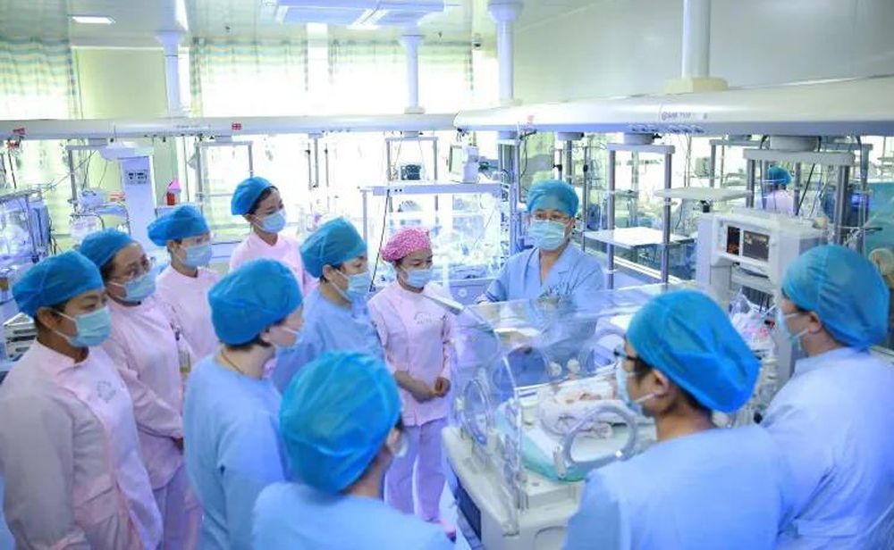 *安泰**一妊娠26周孕妇胎膜早破命悬一线，多科联合救治诞下早产宝宝