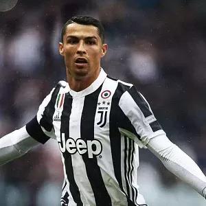 c罗12次战伊布取胜5次伊布仅赢1场,伊布能和c罗比吗