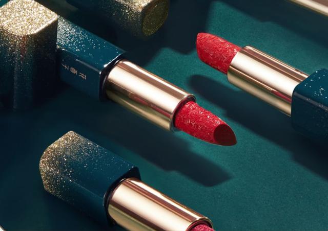 李佳琦捧火的花西子彩妆品牌，它的国潮风包装设计很赞！