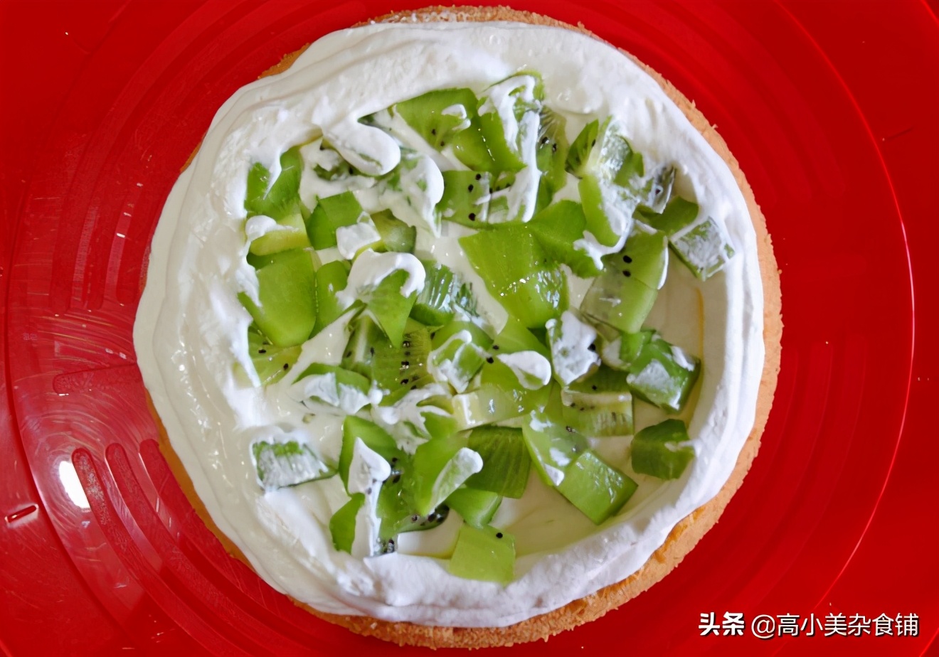 戚风蛋糕胚做奶油蛋糕的视频,水果奶油蛋糕的蛋糕胚