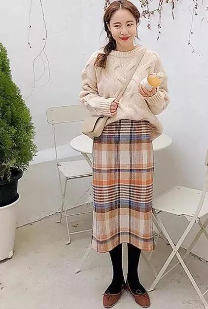 153的身高穿均码毛衣合适吗 (连衣裙披肩毛衣穿搭韩系小姐姐风)