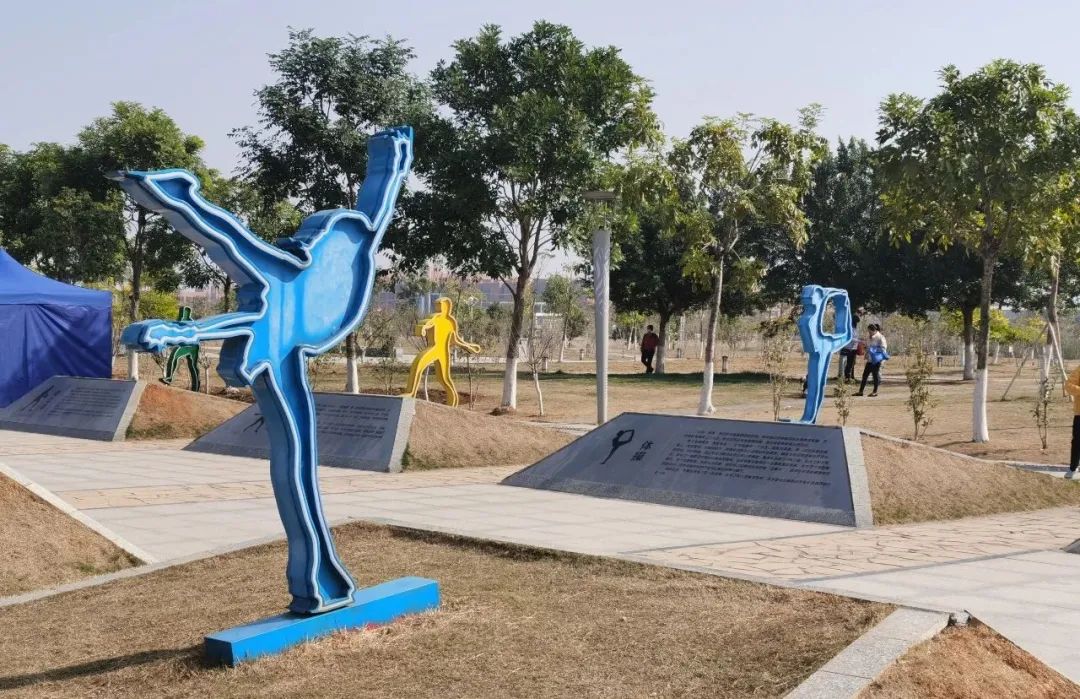 万人广场恒温游泳馆,万人体育场游泳馆