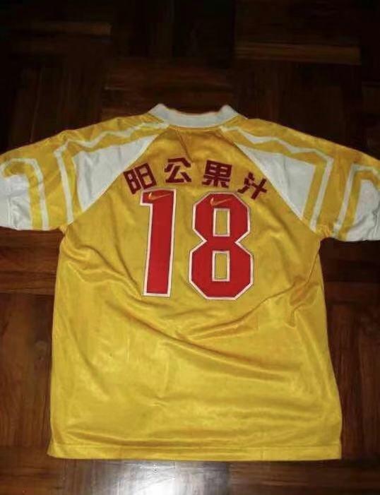 除了全兴队和演唱会,成都市体育中心还有四川人的绝版青春