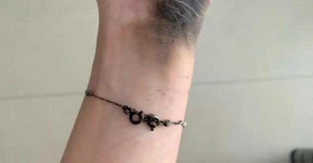 “砰”一声!手掌焦黑一片!只因*插插**头时戴了这个。。。