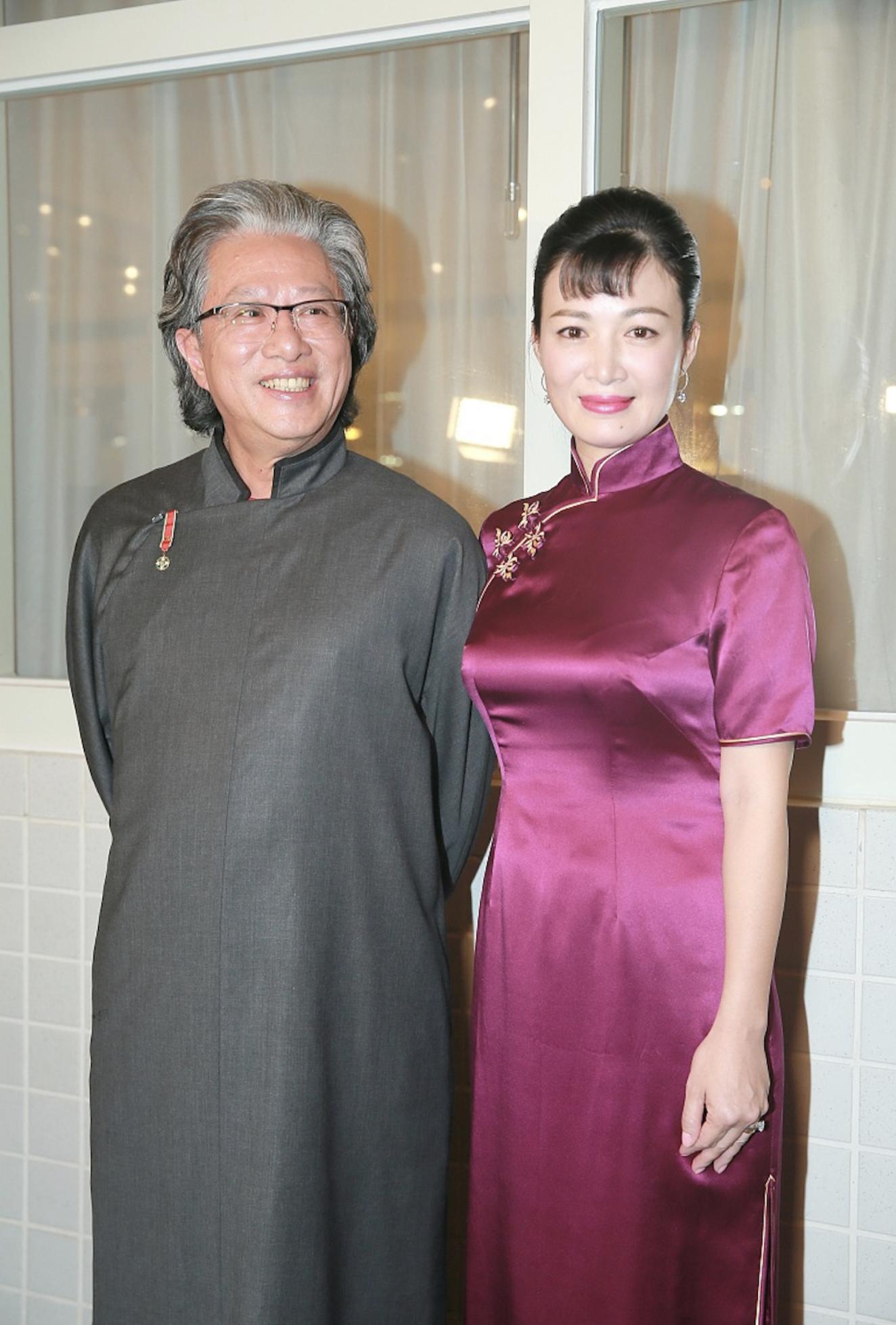 陈少霞陪富商丈夫出席婚宴,陈少霞携富商老公亮相