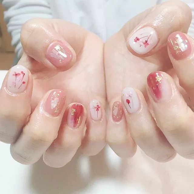 粉嫩渐变果冻唇,无美颜无滤镜的果冻甲