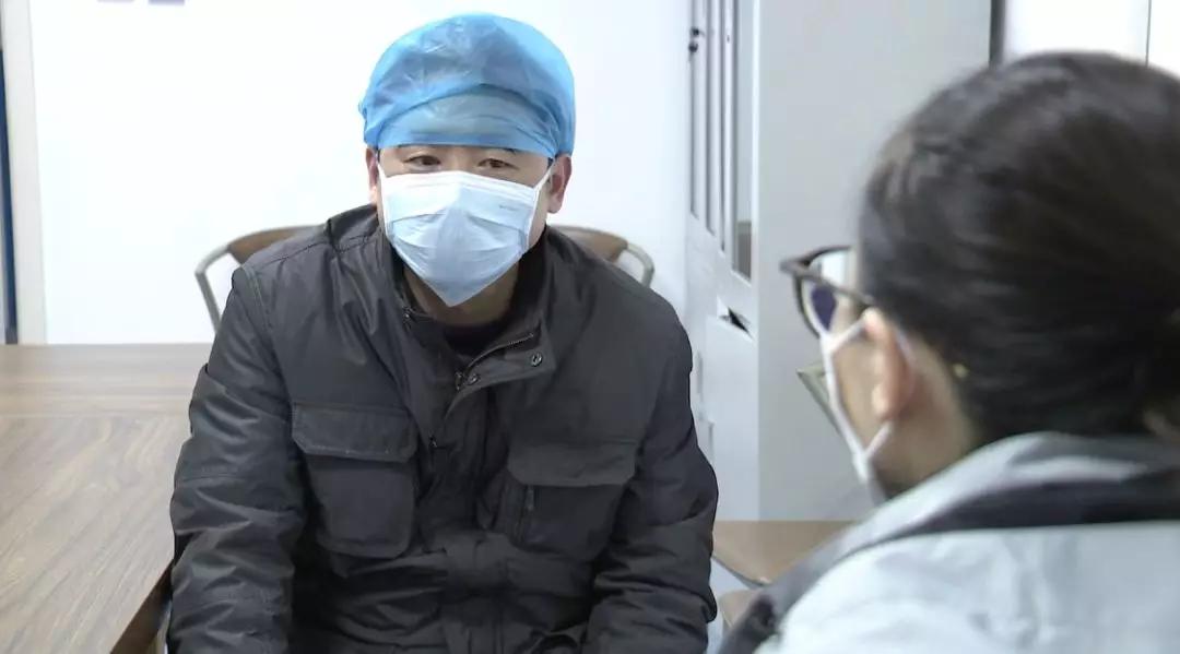 三天三夜改造院区接收病患，感染住进ICU后“干着急帮不上忙”，他是院长刘智明