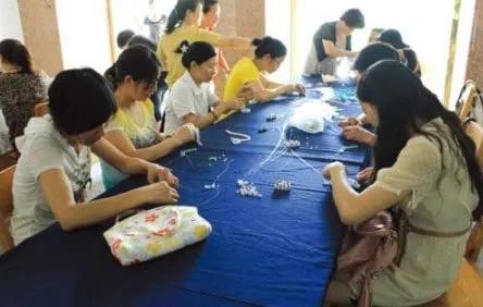 用手在家赚钱月入过万是骗人的吗,在家做手工赚钱骗局揭秘