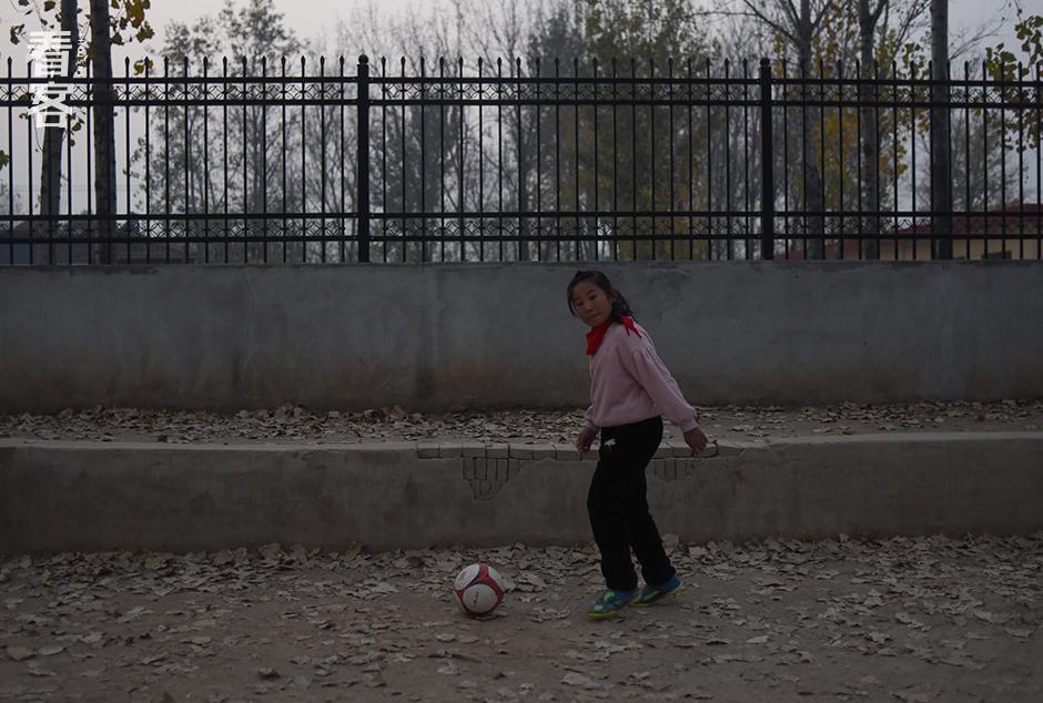 这支秘密发展的乡村足球队，拼命的令人肃然起敬