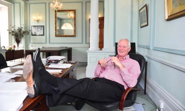 体育赛事追光者巴里·赫恩：抗疫复工之路披荆斩棘