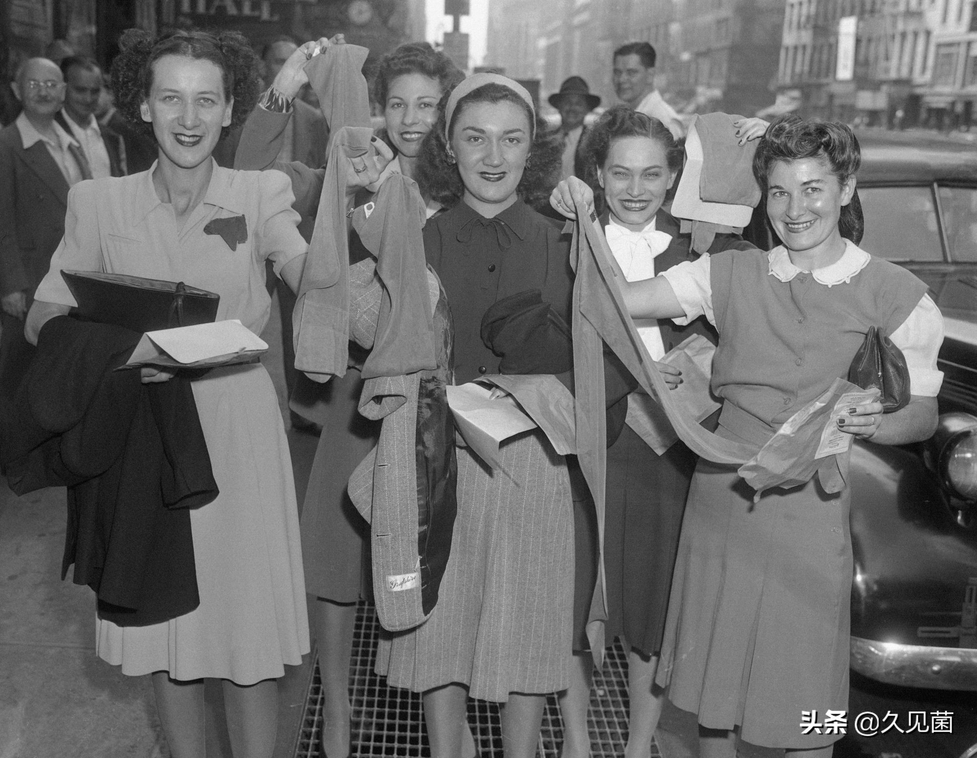 丝袜高跟鞋都是为男士发明的呢,丝袜高跟鞋居然是给男人发明的