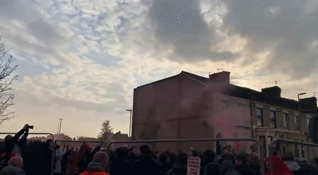 利物浦球迷看台被暴打,利物浦球迷被打