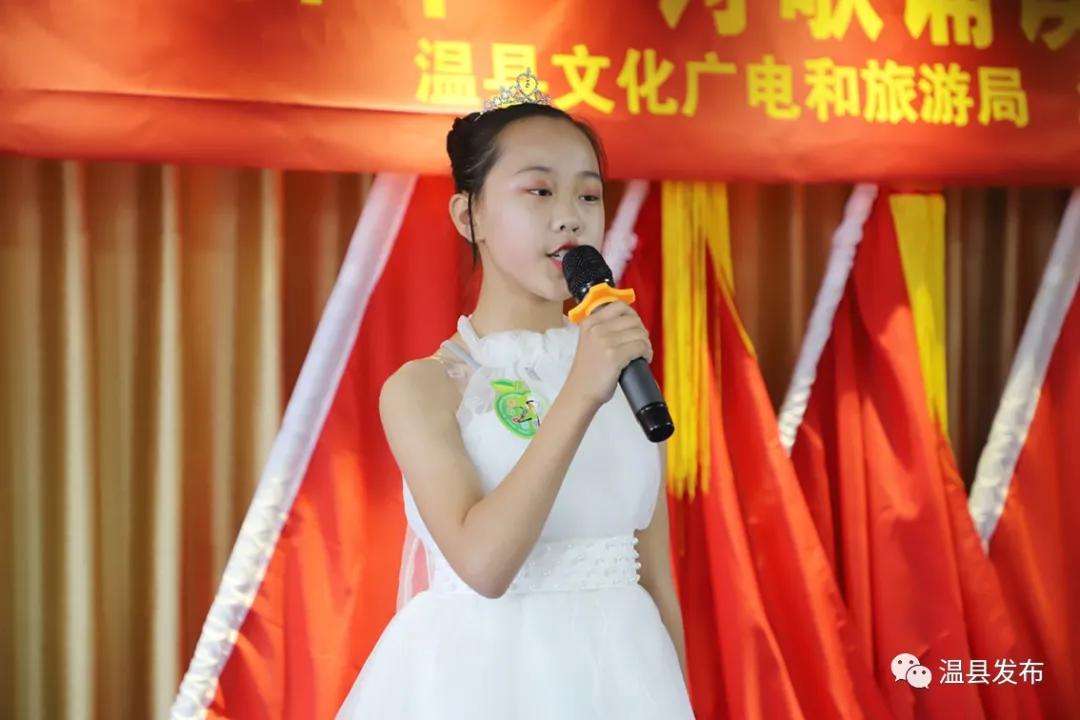 六岁孩子听感人朗诵,孩子朗读被感动