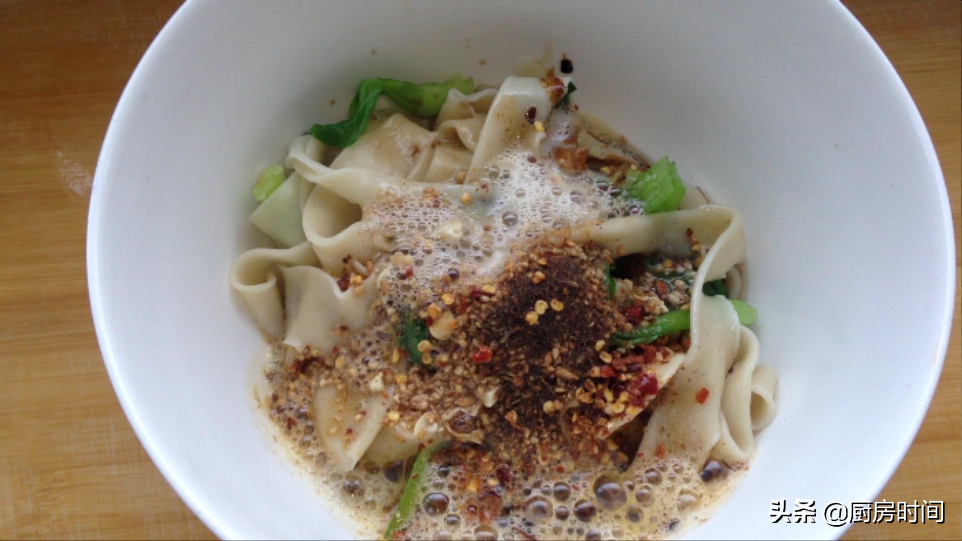 制作油泼面用的面粉,制作油泼面的步骤视频