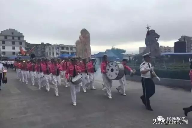 阜南张氏祠堂落成庆典仪式,张氏祠堂唱戏人山人海