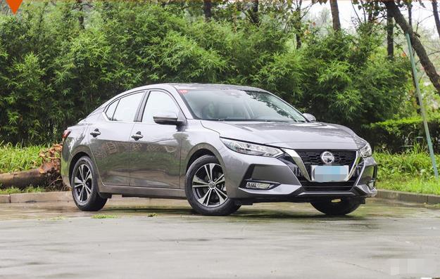 日产轩逸2017款对比卡罗拉,日产轩逸跟卡罗拉哪个更值得买