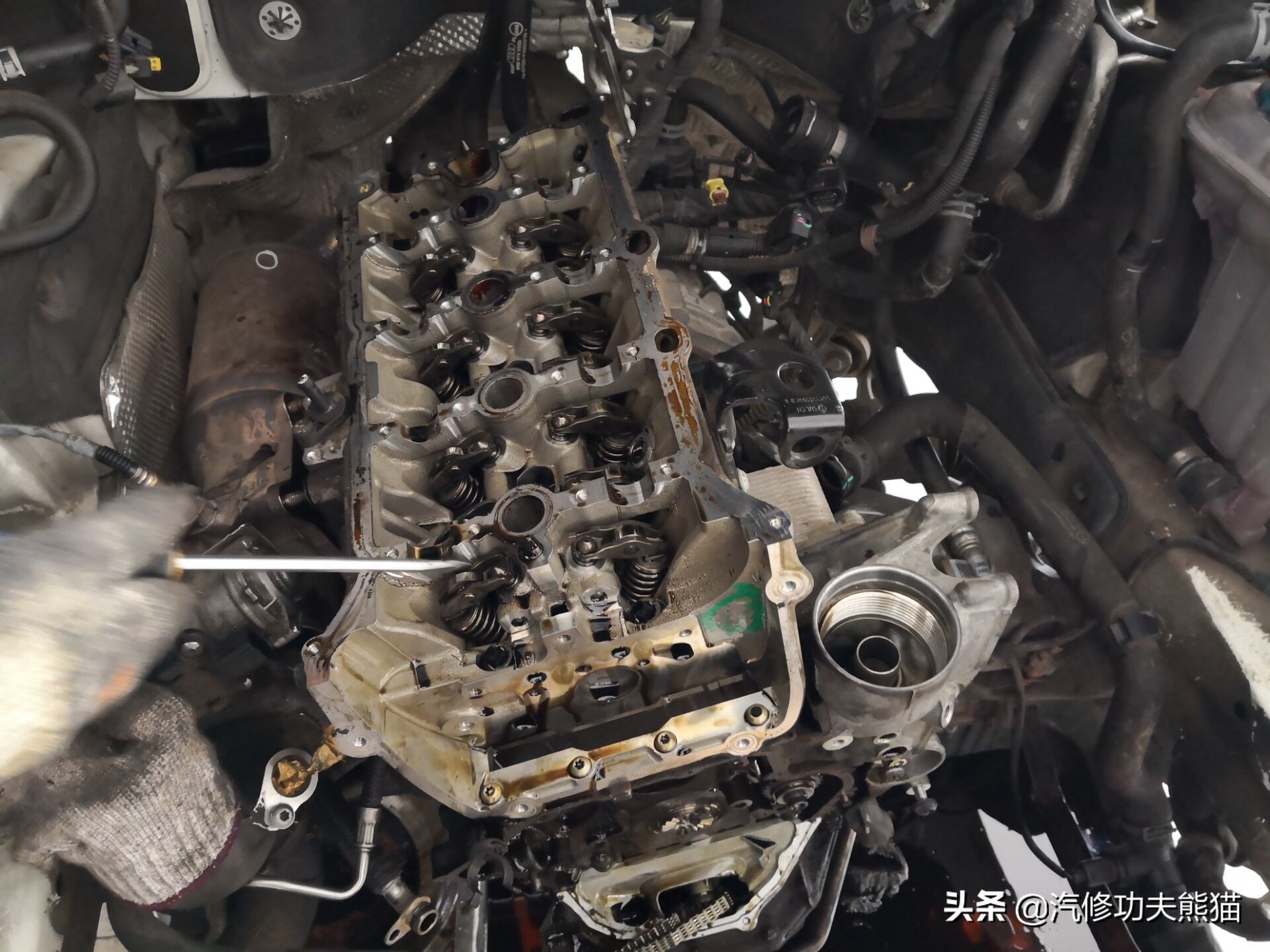 奥迪为何不能解决发动机烧机油,奥迪q5lea888三代发动机烧机油么