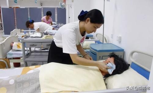 老年护理擦浴流程,必备老年人入浴护理知识