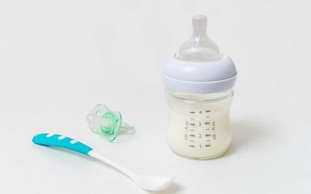 孩子喝奶老是剩点是什么原因,宝宝喝奶老剩最后一点