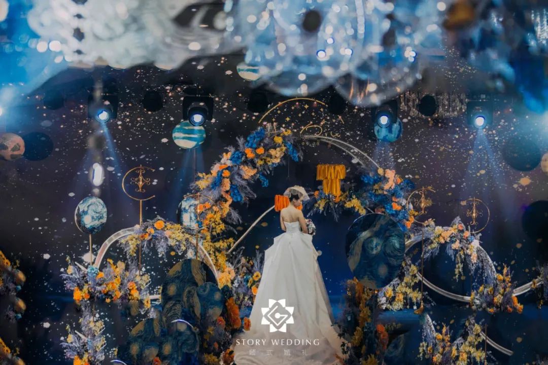 这场静谧梦幻的蓝色星空婚礼,一场神秘浪漫的星空婚礼