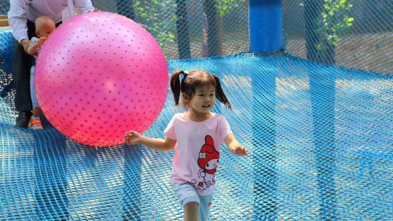 足球小镇建业网红桥,建业足球小镇攀岩