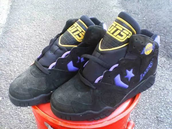 CONVERSENBA队徽鞋，中国鞋迷的篮球鞋启蒙圣物