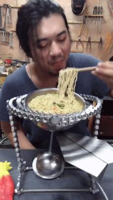 日本女版“手工耿”凭沙雕发明火遍全网，她还是个偶像女团成员？