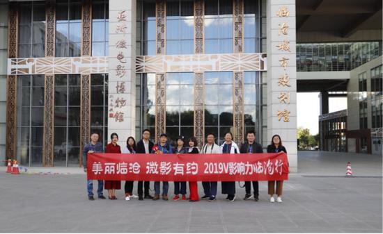 v视角看时尚,v视角换个角度看世界