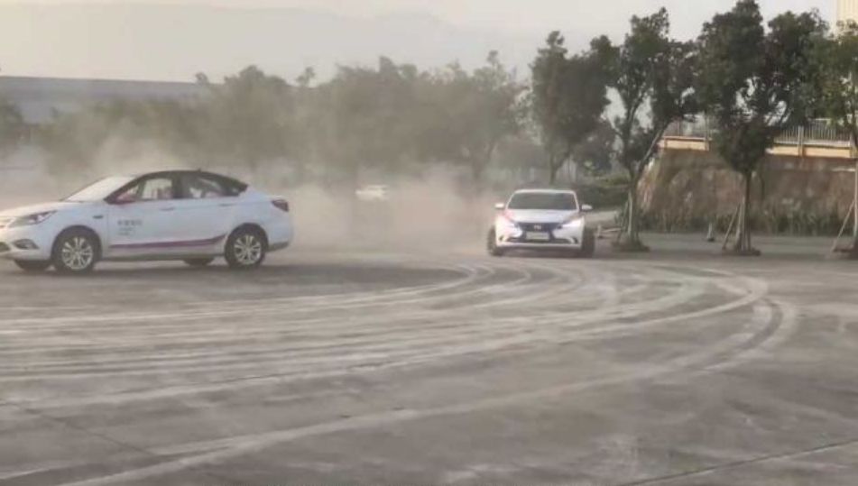 最新车评英菲尼迪q50,英菲尼迪q50后驱车