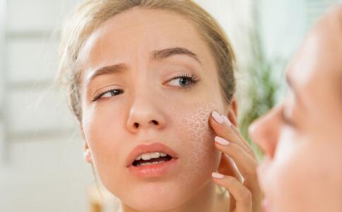 肤色不均的原因,脸部肤色不均是什么原因