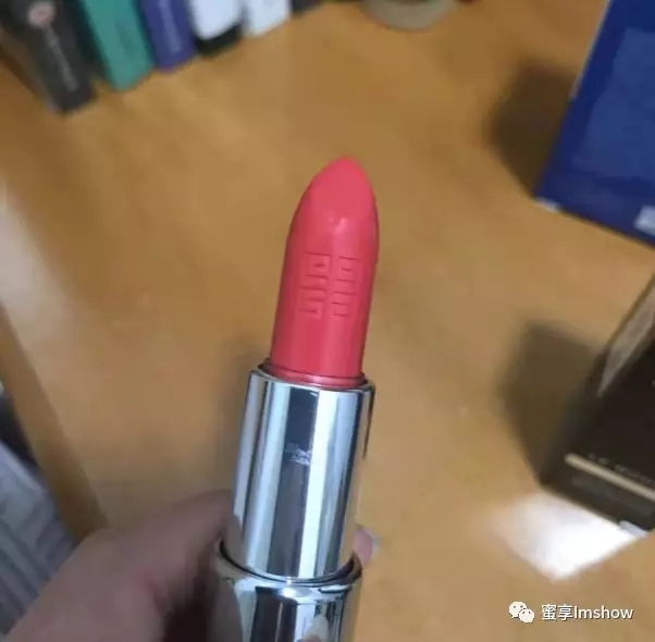 什么意思的口红显白显气质,什么颜色的口红显白显气质