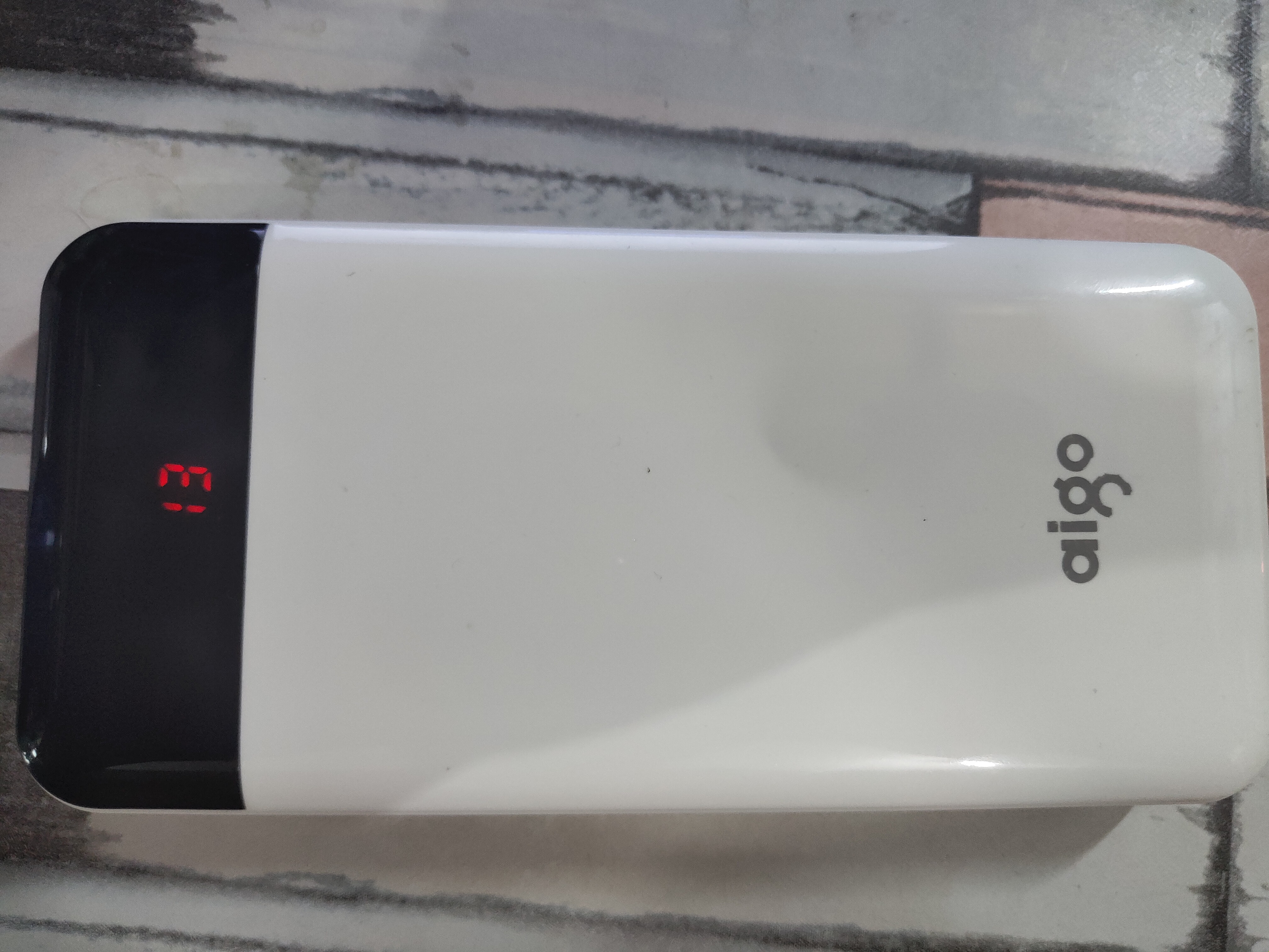 荣耀充电宝好还是爱国者充电宝好,爱国者超薄充电宝测评