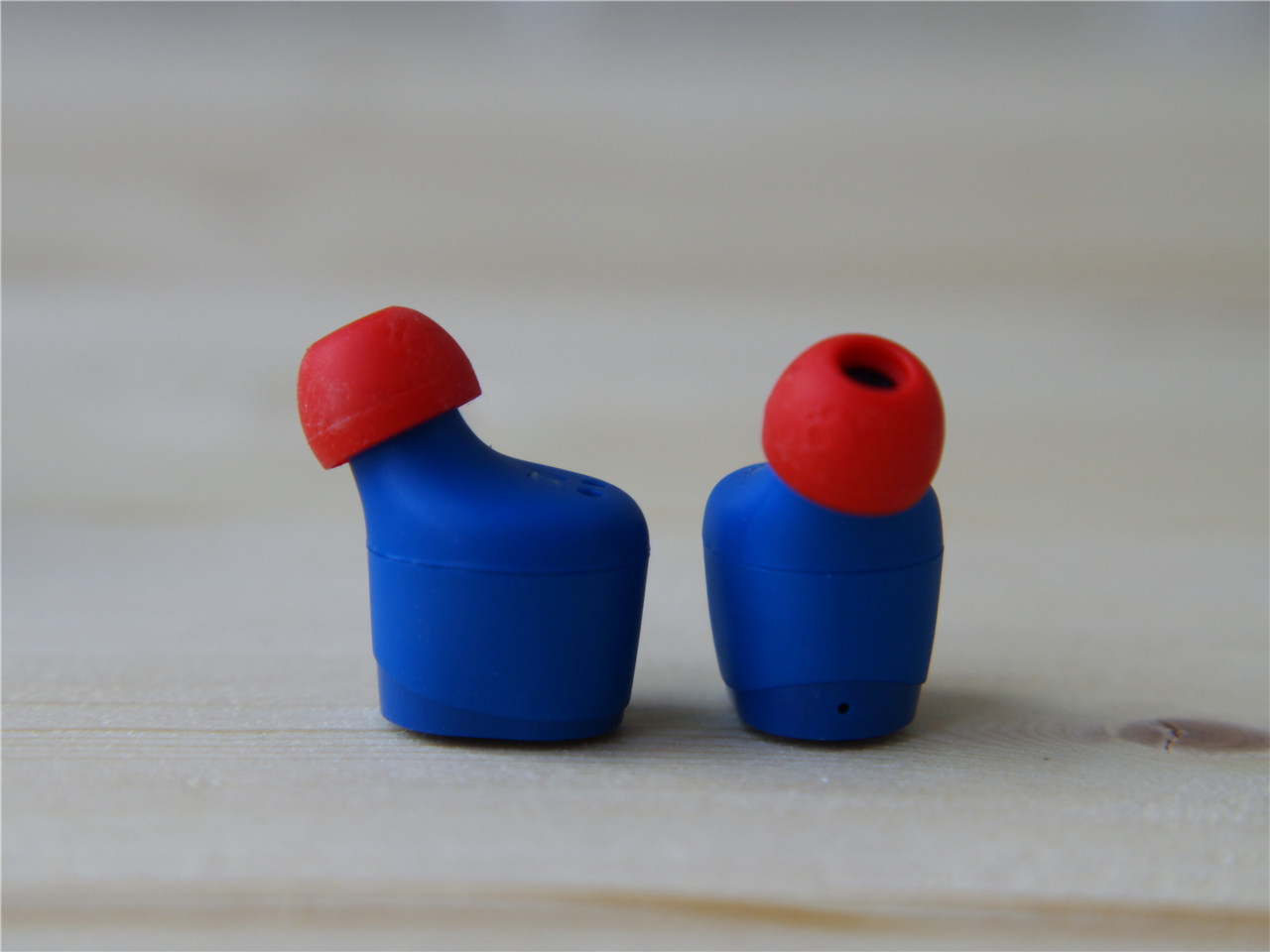 SkullcandyHESHEVO无线头戴蓝牙耳机,骷髅头吉布豆蓝牙耳机测评