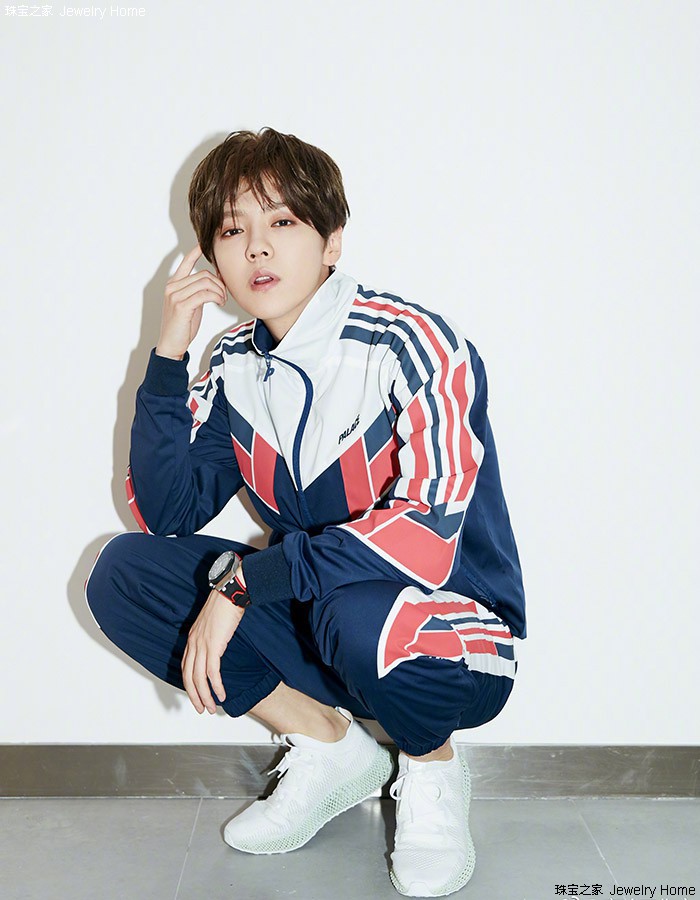 鹿晗关晓彤官宣戴的手表,鹿晗和关晓彤同款项链