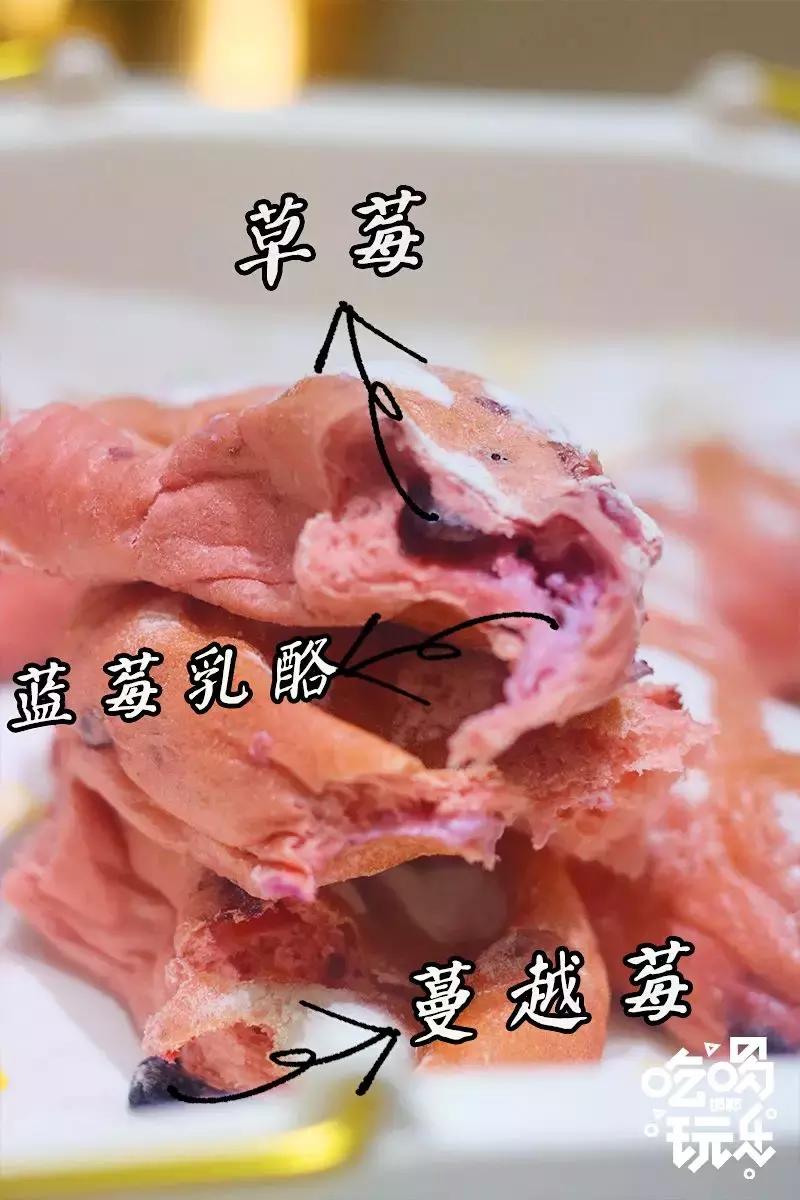 台湾第三代冷萃奶茶“麦地初茶”终于来邯郸了,时髦Girl人手一杯