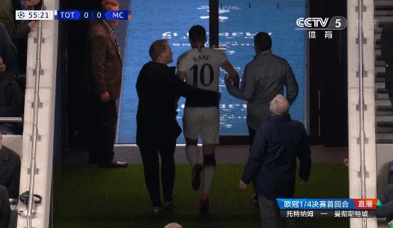 凯恩脚踝扭伤,凯恩被脚踝锁定拍地求饶