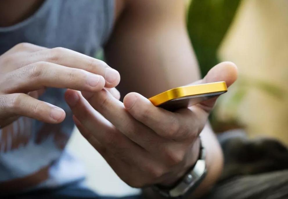 老公一进家门只会玩手机？宝妈试试4种方法，让他心甘情愿动起来