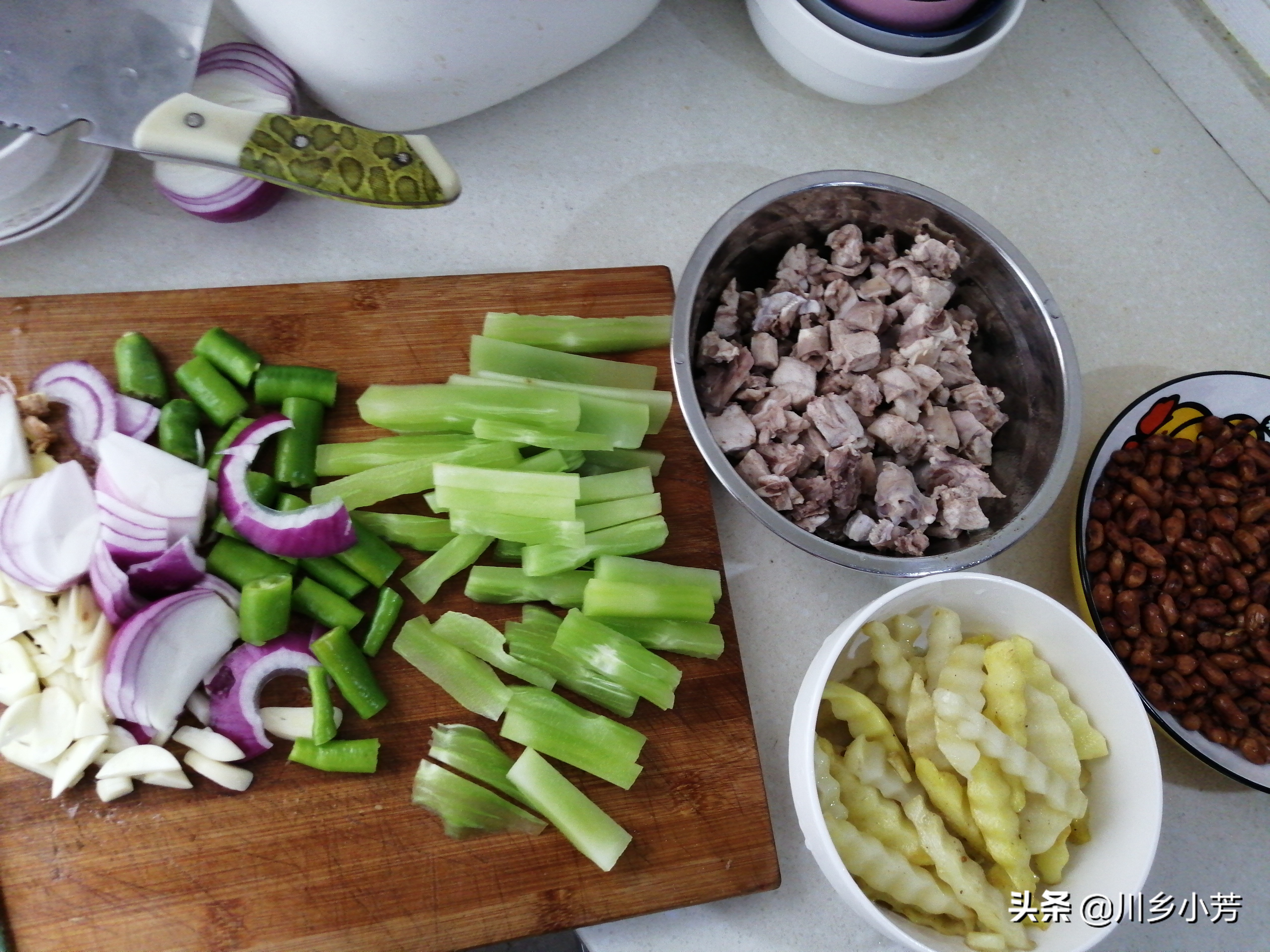 干锅兔家常简单的做法,干锅兔最正宗的做法大全