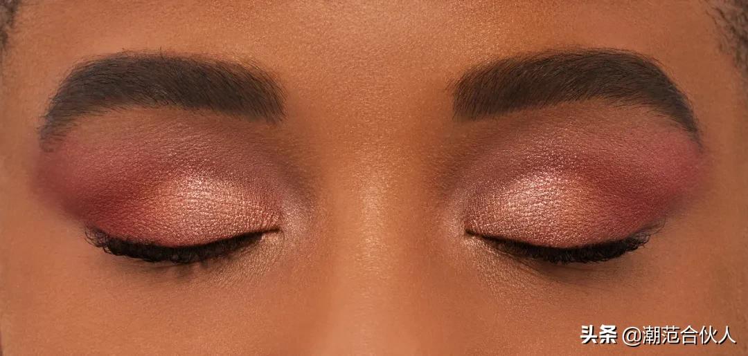 李佳琦omg这个产品也太好用了吧,李佳琦被称为美妆界的代名词