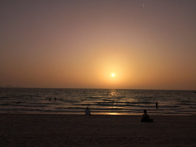 迪拜是个沙漠城市为什么那么有钱,迪拜四大土豪城市