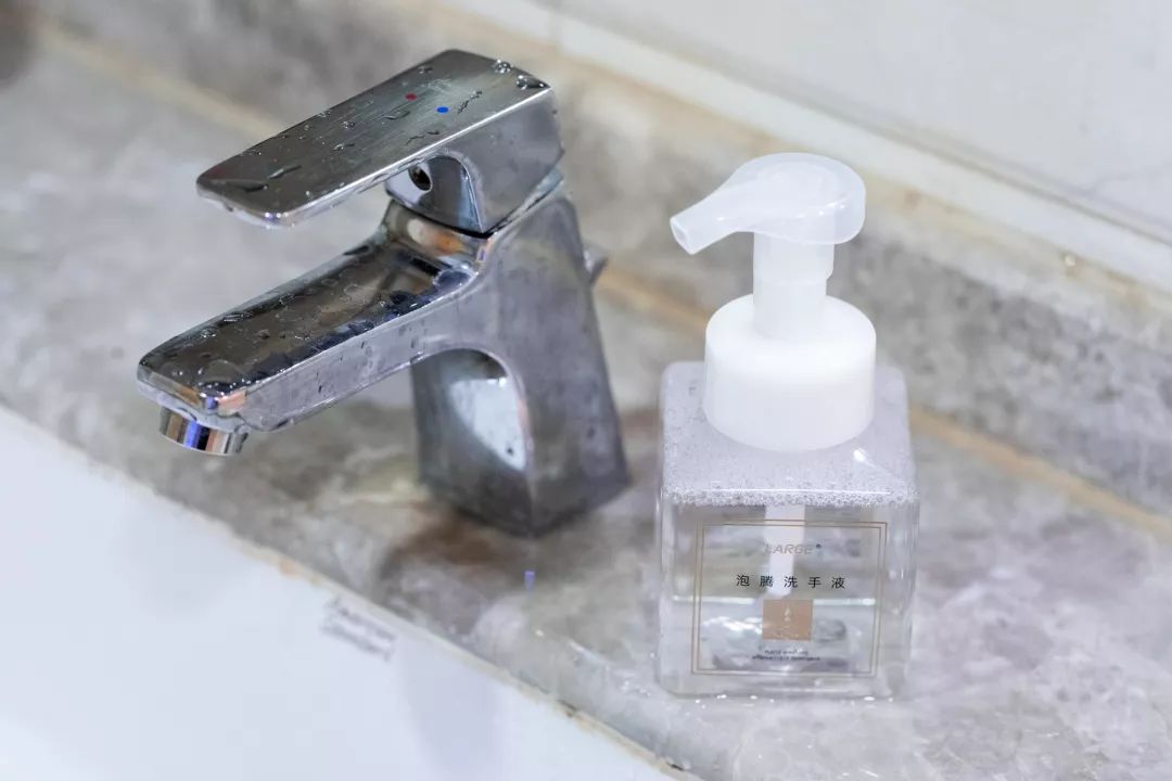 泡腾片洗完还可以用洗衣液吗,为什么泡腾片能用来打扫卫生