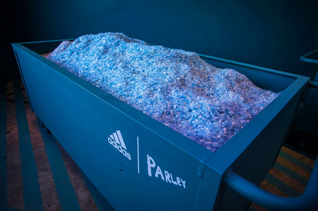 阿迪垃圾环保鞋,阿迪达斯用垃圾搞的鞋