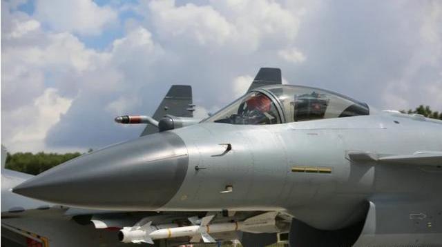 越南军迷评歼20战机,国产歼16战机